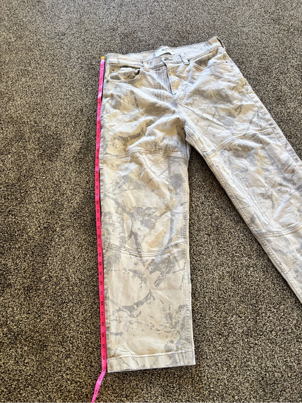 Hollister Men's Light Gray Camouflage Slim Straight Jeans - Picture 5 of 8